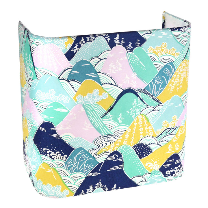 applique murale japonaise (grand modèle) aux motifs de montagnes et rivières dans les tons bleus, verts, jaunes et parme (M967) adeline klam