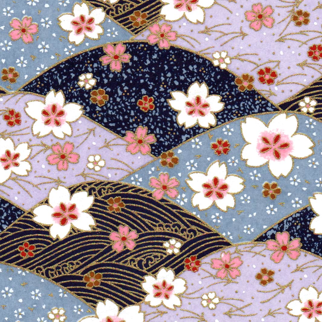 carré de 10cm par 10cm de papier japonais yuzen chiyogami aux motifs de dunes, de vagues et de fleurs de cerisier dans les tons lilas, bleu gris et marine, blancs, noirs et dorés adeline klam (M1030)