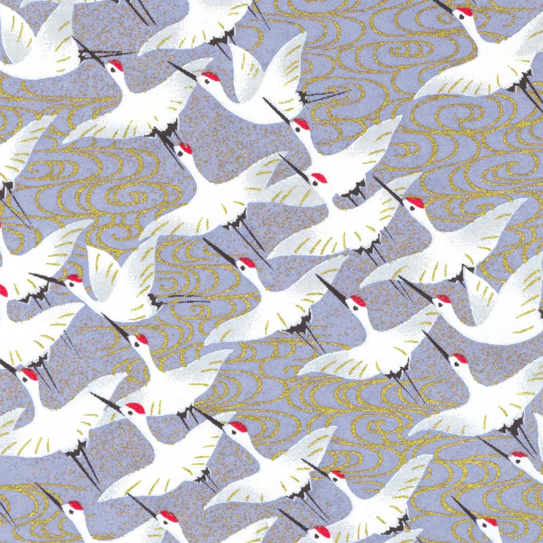 carré de 10cm par 10cm de papier japonais yuzen chiyogami aux motifs d'envolée de grues dans les tons bleu lavande adeline klam (M388)