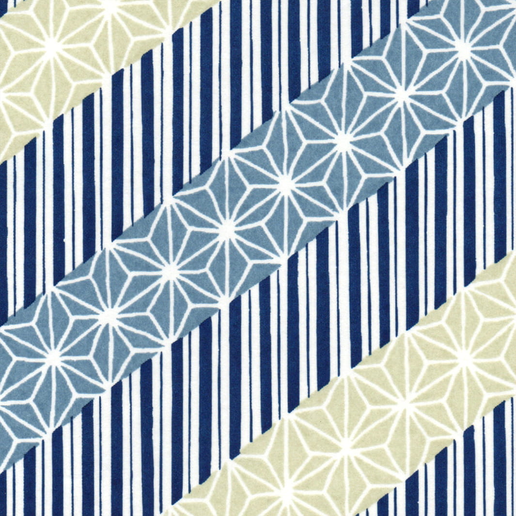 carré de 10cm par 10cm de papier japonais yuzen chiyogami aux motifs de lignes épaisses et de grandes étoiles dans les tons or clair, bleu gris et bleu marine adeline klam (M1028)