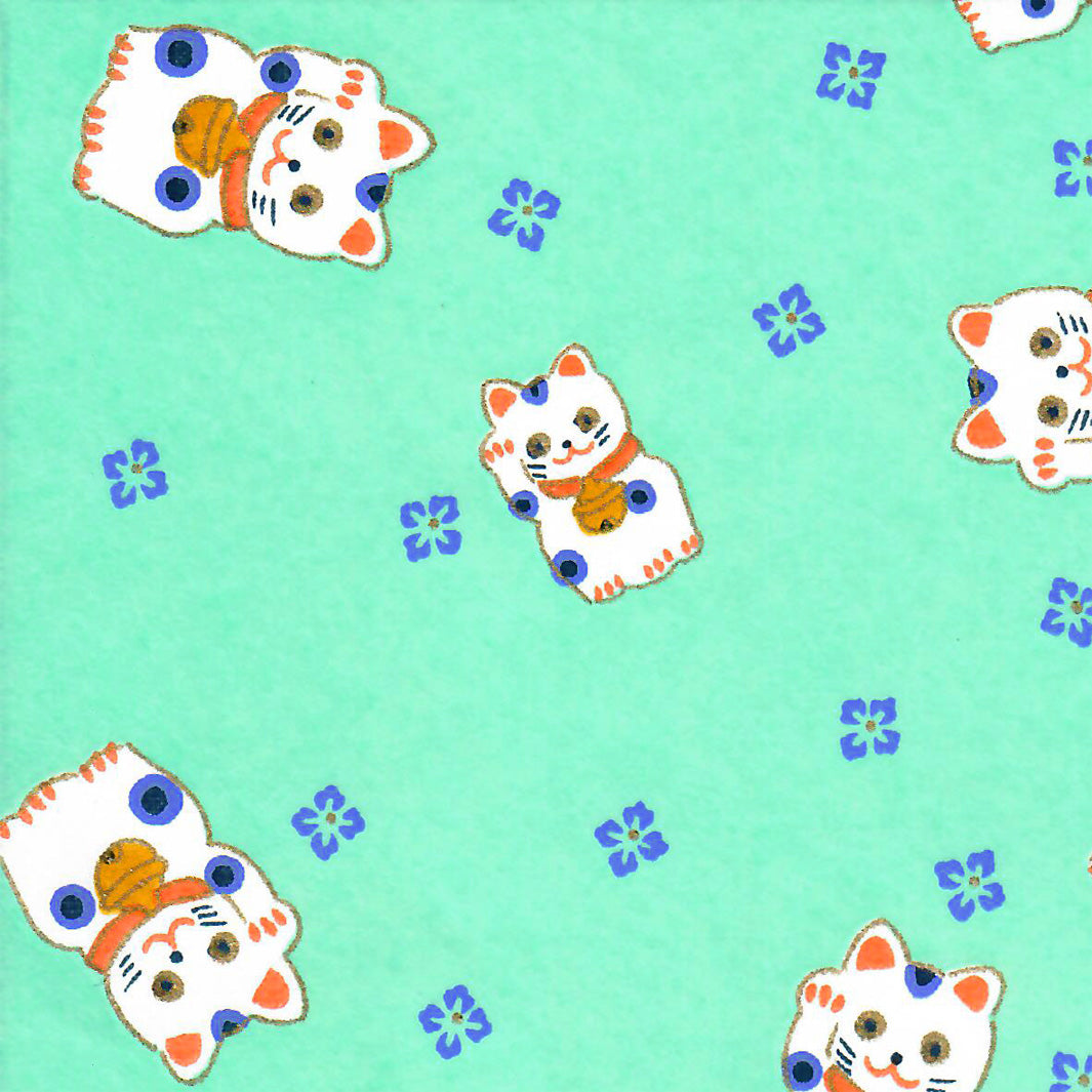 carré de 10cm par 10cm de papier japonais yuzen chiyogami aux motifs de maneki-neko blancs aux détails corail et bleu violet sur fond vert menthe adeline klam (M838)