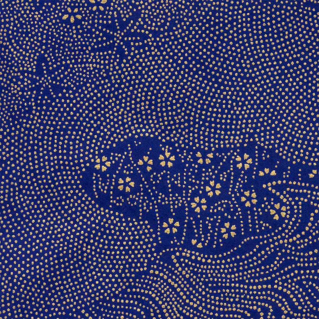 carré de 10cm par 10cm de papier japonais yuzen chiyogami aux motifs de paysage en pointillés dans les tons bleu nuit et dorés adeline klam (M989)