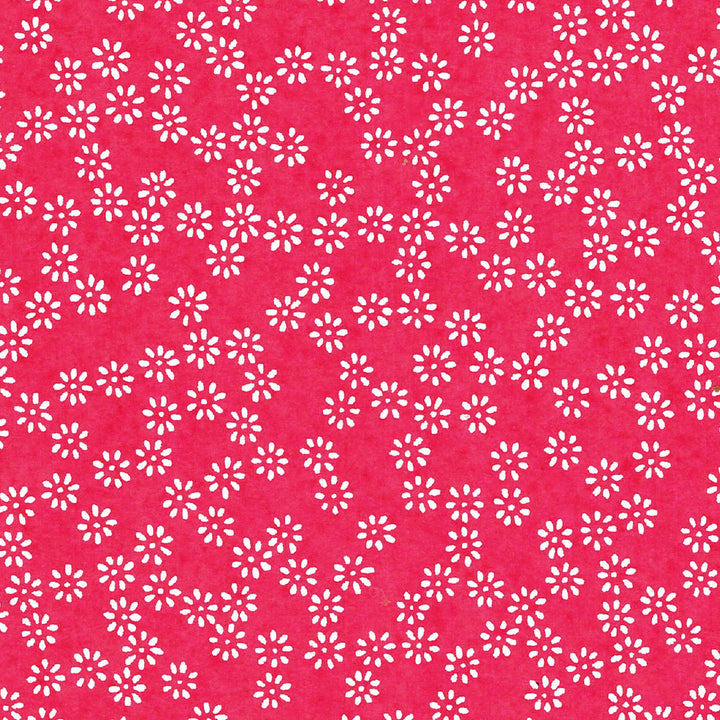 carré de 10cm par 10cm de papier japonais yuzen chiyogami aux motifs de semi de fleurs blanches sur fond rose fuchsia adeline klam (M506)