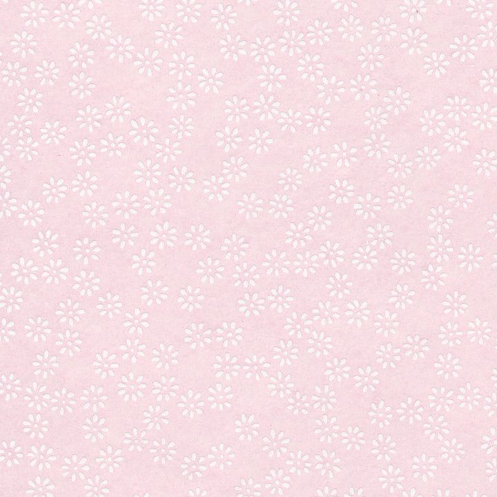 carré de 10cm par 10cm de papier japonais yuzen chiyogami aux motifs de semi de fleurs blanches sur fond rose pastel adeline klam (M481)