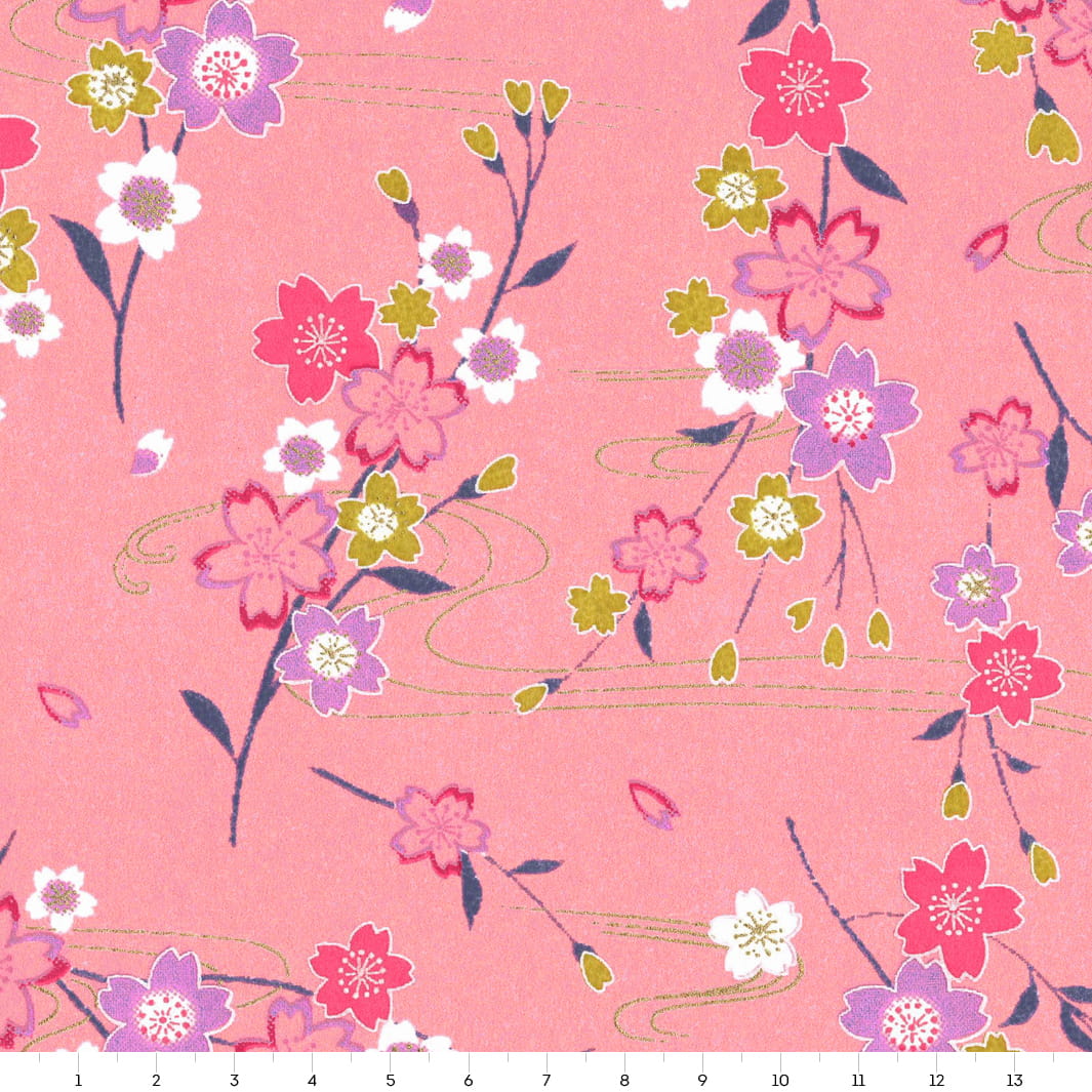 carré de 14cm par 14cm de papier japonais yuzen chiyogami aux motifs de branches de cerisier et d'ondulation dans les tons rose moyen, violet mauve et jaune moutarde adeline klam (M1059)