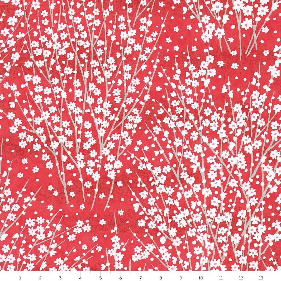 carré de 14cm par 14cm de papier japonais yuzen chiyogami aux motifs de champs de fleurs dans les tons rouges adeline klam (M813)
