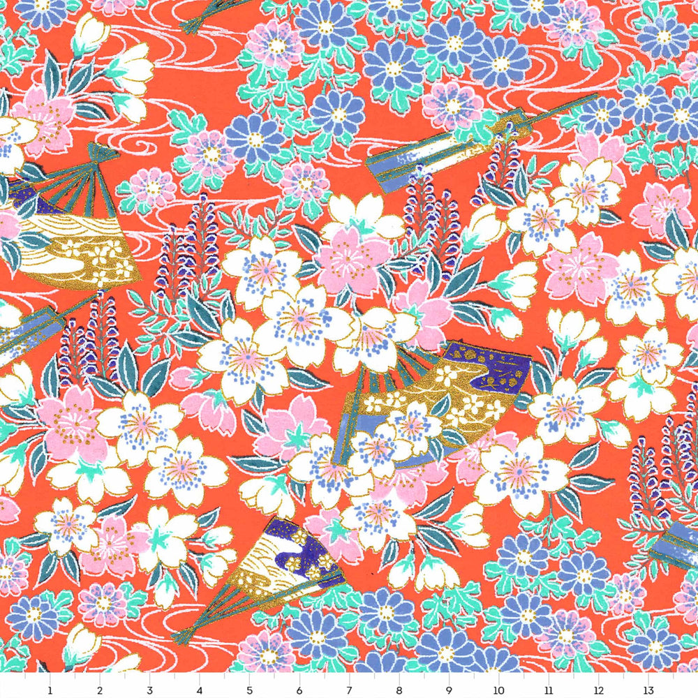 carré de 14cm par 14cm de papier japonais yuzen chiyogami aux motifs de fleurs de cerisier, de chrysanthèmes, de glycines et d'éventails dans les tons orange, bleu pervenche, vert d'eau, roses, mauve et blancs adeline klam (M1064)