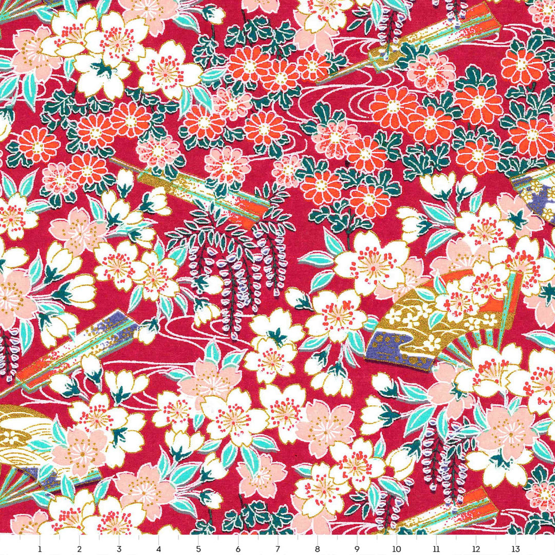 carré de 14cm par 14cm de papier japonais yuzen chiyogami aux motifs de fleurs de cerisier, de chrysanthèmes, de glycines et d'éventails dans les tons rouge foncé, orange, bleu canard et turquoise, rose pâle et blanc adeline klam (M1062)