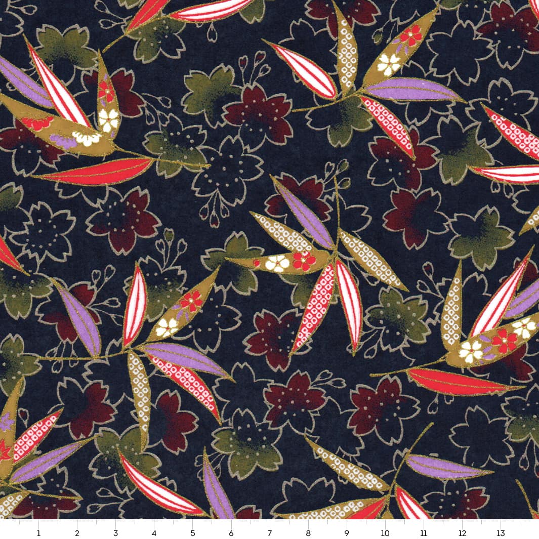 carré de 14cm par 14cm de papier japonais yuzen chiyogami aux de fleurs de cerisier et de feuilles de bambou dans les tons bleu marine, jaune moutarde, rouges, mauve et dorés adeline klam (M1029)