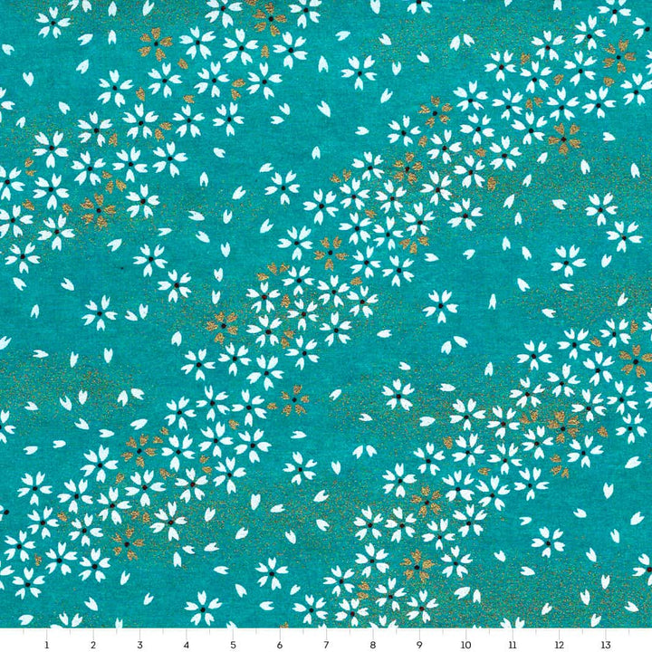 carré de 14cm par 14cm de papier japonais yuzen chiyogami aux motifs de fleurs au vent blanche sur fond bleu canard clair adeline klam (M668)