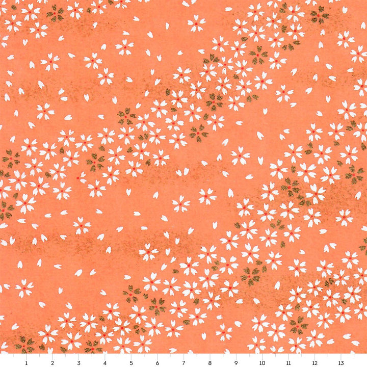 carré de 14cm par 14cm de papier japonais yuzen chiyogami aux motifs de fleurs au vent dans les tons orange saumon adeline klam (M865)