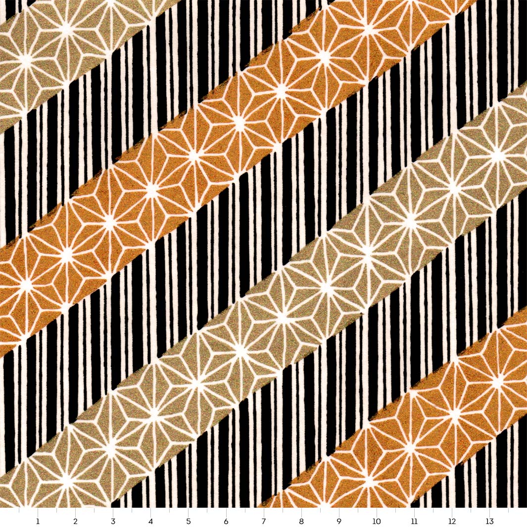 carré de 14cm par 14cm de papier japonais yuzen chiyogami aux motifs de lignes épaisses et de grandes étoiles dans les tons or clair, bronze et noirs adeline klam (M1023)