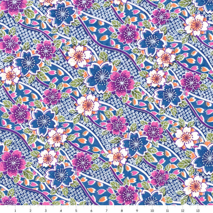carré de 14cm par 14cm de papier japonais yuzen chiyogami aux motifs d'ondulations fleuries dans les tons bleus, violets, corail, verts et blancs adeline klam (M508)