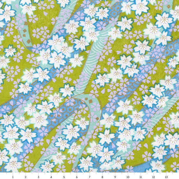 carré de 14cm par 14cm de papier japonais yuzen chiyogami aux motifs d'ondulations fleuries dans les tons jaunes, verts, bleus, mauve, vert d'eau, lilas et dorés adeline klam (M1001)