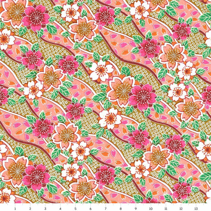 carré de 14cm par 14cm de papier japonais yuzen chiyogami aux motifs d'ondulations fleuries de cerisier et de petits losanges kanoko dans les tons rose fuchsia, corail, verts et jaune moutarde adeline klam (M1051)