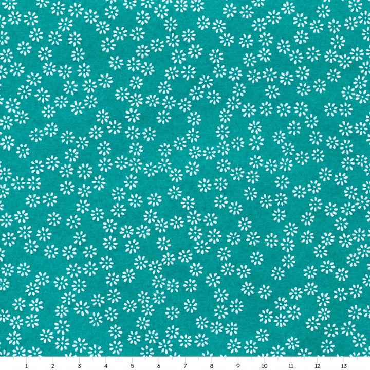 carré de 14cm par 14cm de papier japonais yuzen chiyogami aux motifs de semi de fleurs blanches sur fond bleu turquoise adeline klam (M539)