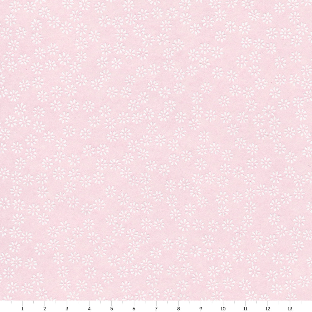 carré de 14cm par 14cm de papier japonais yuzen chiyogami aux motifs de semi de fleurs blanches sur fond rose pastel adeline klam (M481)