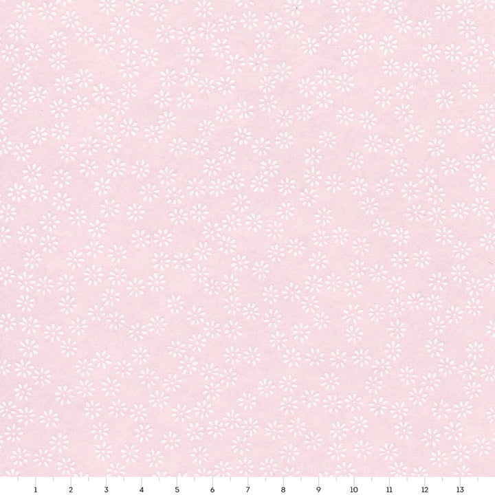 carré de 14cm par 14cm de papier japonais yuzen chiyogami aux motifs de semi de fleurs blanches sur fond rose pastel adeline klam (M481)