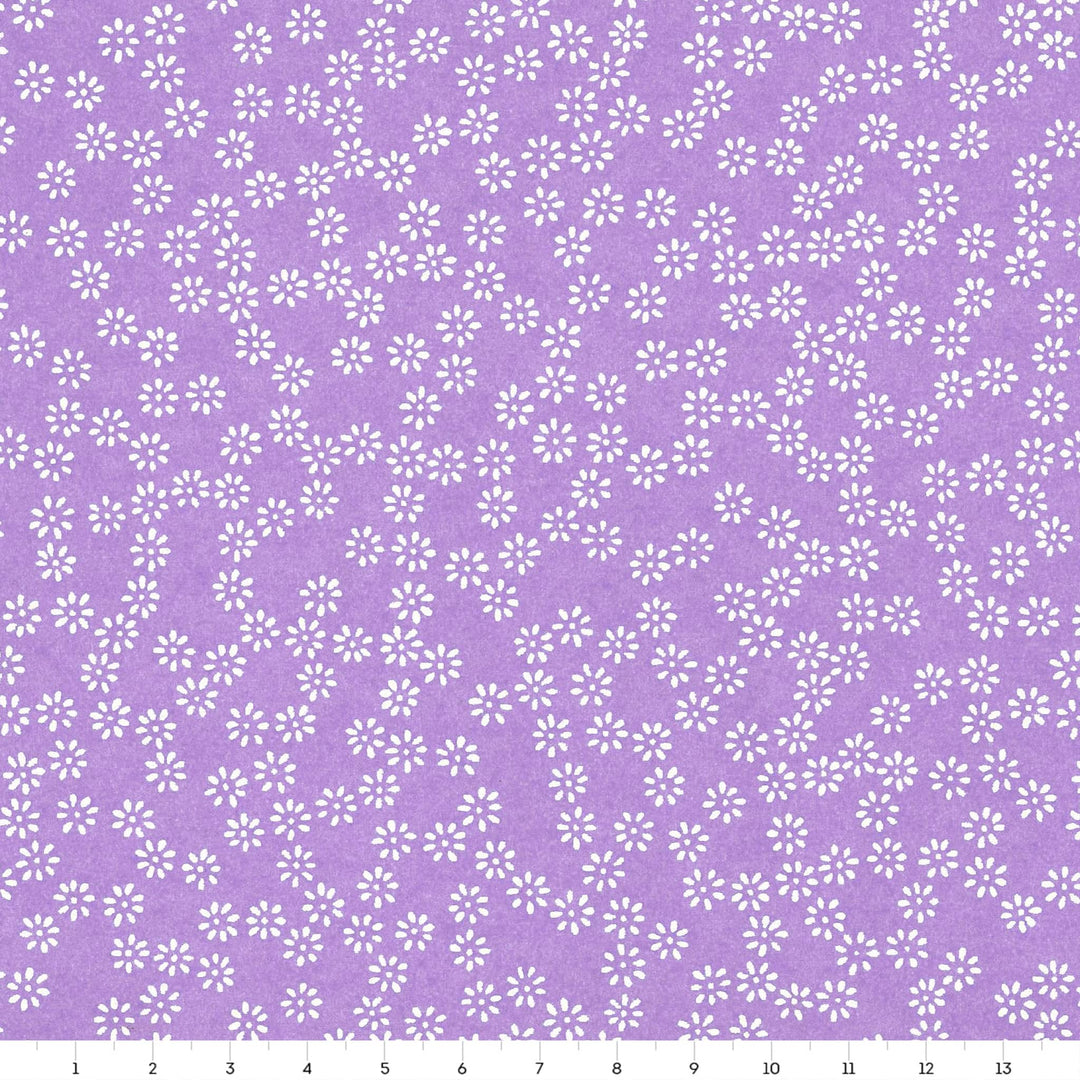 carré de 14cm par 14cm de papier japonais yuzen chiyogami aux motifs de semi de fleurs blanches sur fond violet adeline klam (M1071)