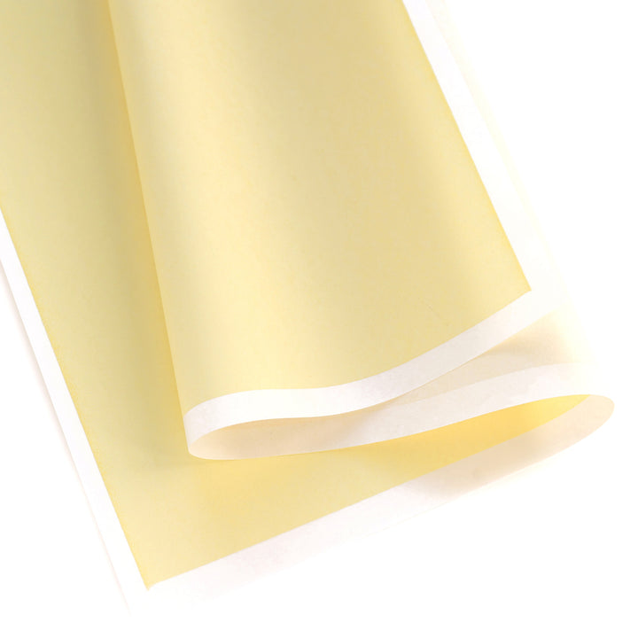 photo packshot d'une courbe du papier japonais yuzen chiyogami uni jaune vanille adeline klam (U1045)