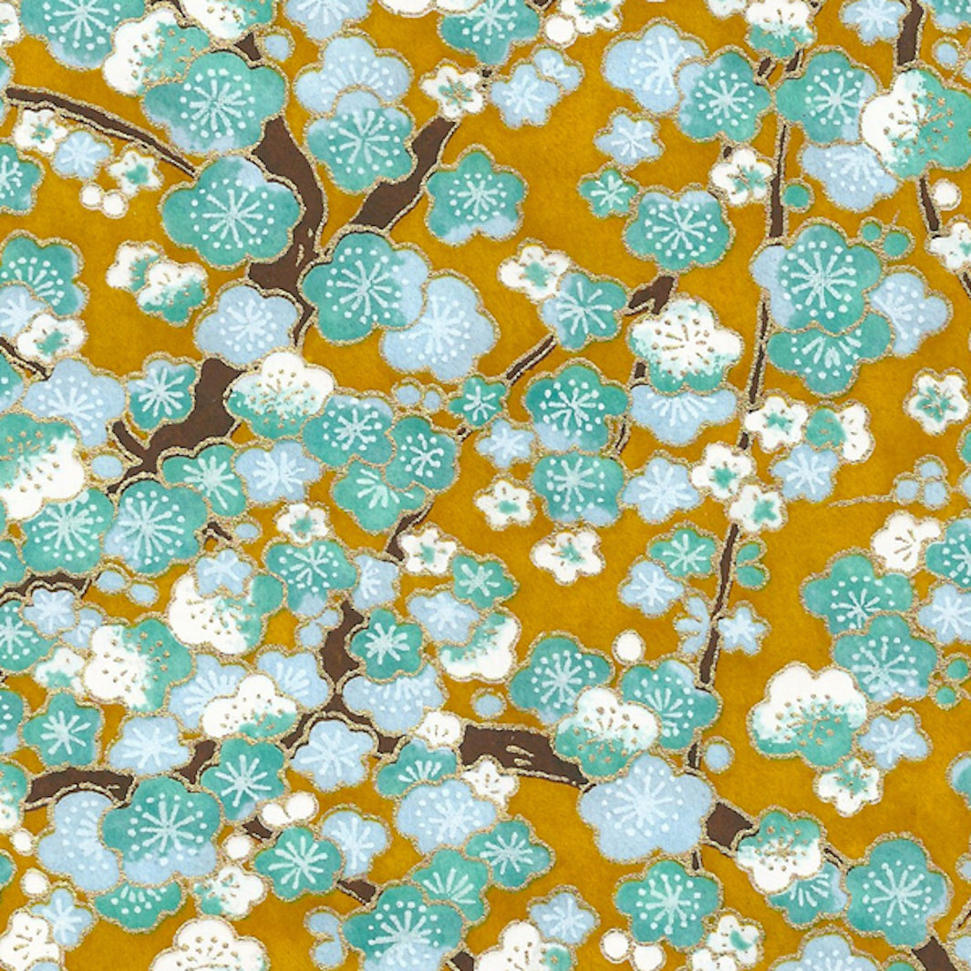 papier japonais yuzen chiyogami aux motifs de fleurs de prunier dans les tons jaune caramel, vert d'eau, bleu ciel et blancsadeline klam de 10cm par 10cm (M450)