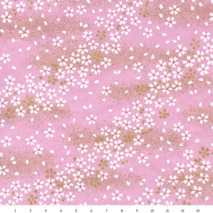 carré de 14cm par 14cm de papier japonais yuzen chiyogami aux motifs de fleurs au vent dans les tons rose mauve (M986) adeline klam