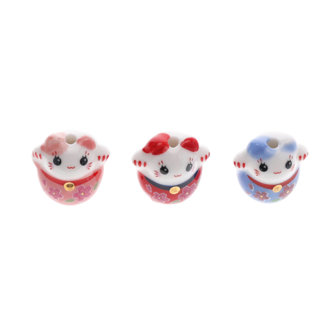 photo du dessus de perles en céramique en forme de grand maneki-neko