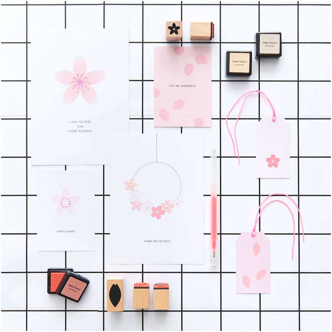 photo packshot des motifs du lot de 8 tampons aux motifs de fleurs de cerisier rico design