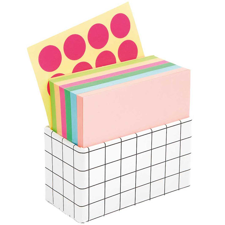 photo packshot du contenu du set de 400 papiers origami unis dans des tons multicolores vifs de 9cm par 9cm rico design