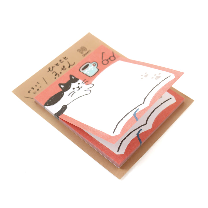 photo packshot de biais des notes autocollantes de 30 feuilles au motifs de chat et de livre furukawashiko
