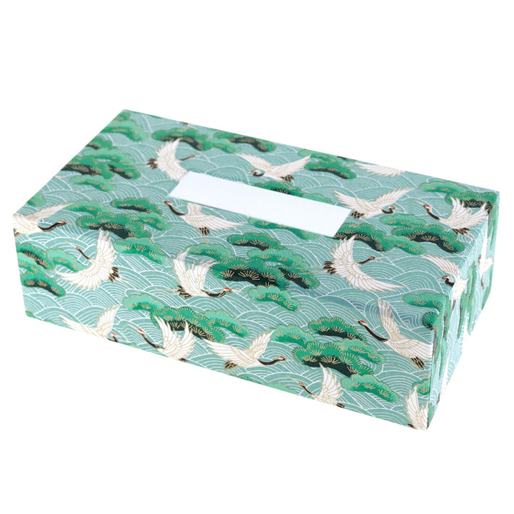 photo packshot d'une boîte à mouchoirs en carton tapissée d'un papier japonais aux motifs de grues, pins et vagues dans les tons vert d'eau et sapin (M921) adeline klam