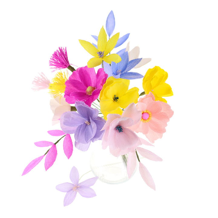 photo packshot du bouquet monté du kit bouquet de fleurs en crépon dans les tons jaune, rose clair et fuchsia, mauve et lilas « guimauve » adeline klam