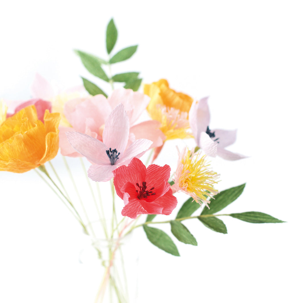 photo packshot du bouquet monté du kit bouquet de fleurs de en crépon dans les tons jaunes, roses, orange et verts « agrume » adeline klam