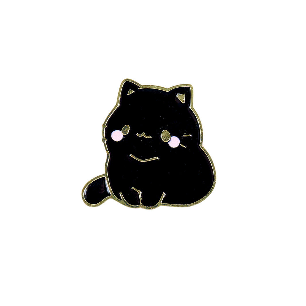photo packshot du pin's en forme de chat potelé au pelage uni noir