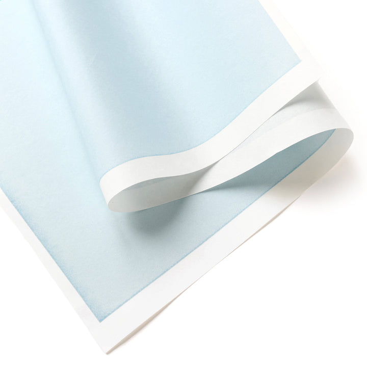 photo packshot d'une courbe du papier japonais yuzen chiyogami uni bleu bébé moyen adeline klam (U542)