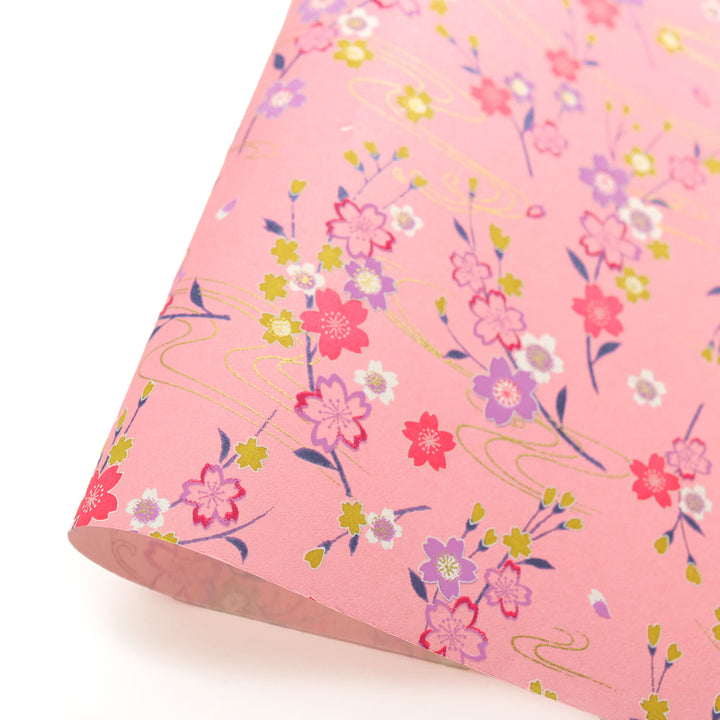 photo packshot d'une courbe de papier japonais yuzen chiyogami aux motifs de branches de cerisier et d'ondulation dans les tons rose moyen, violet mauve et jaune moutarde adeline klam (M1059)
