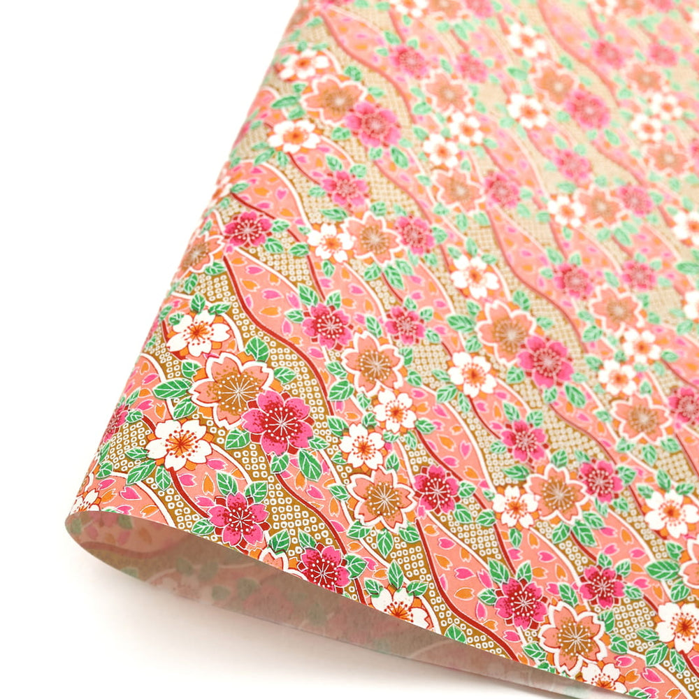 photo packshot d'une courbe de papier japonais yuzen chiyogami aux motifs d'ondulations fleuries de cerisier et de petits losanges kanoko dans les tons rose fuchsia, corail, verts et jaune moutarde adeline klam (M1051)