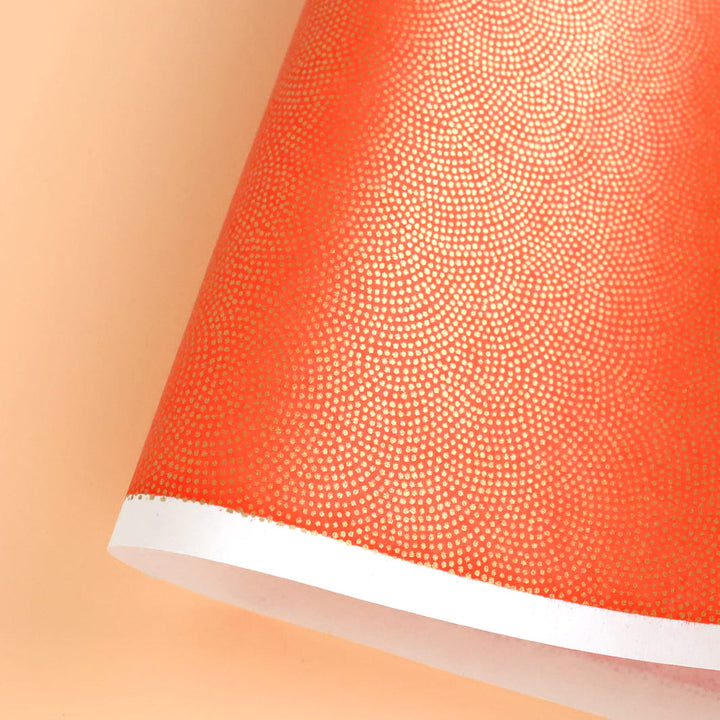 photo packshot d'une courbe de papier japonais yuzen chiyogami aux motifs samekomon rouge orange et dorés adeline klam (M273)