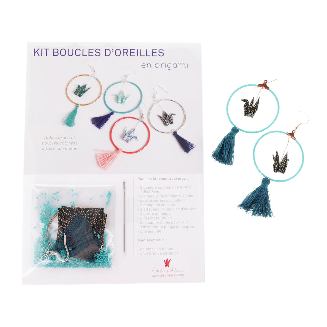 photo packshot du dépliant et des boucles d'oreilles montées du kit boucle d'oreilles en origami dans les tons vert d'eau, noirs et bleu canard adeline klam