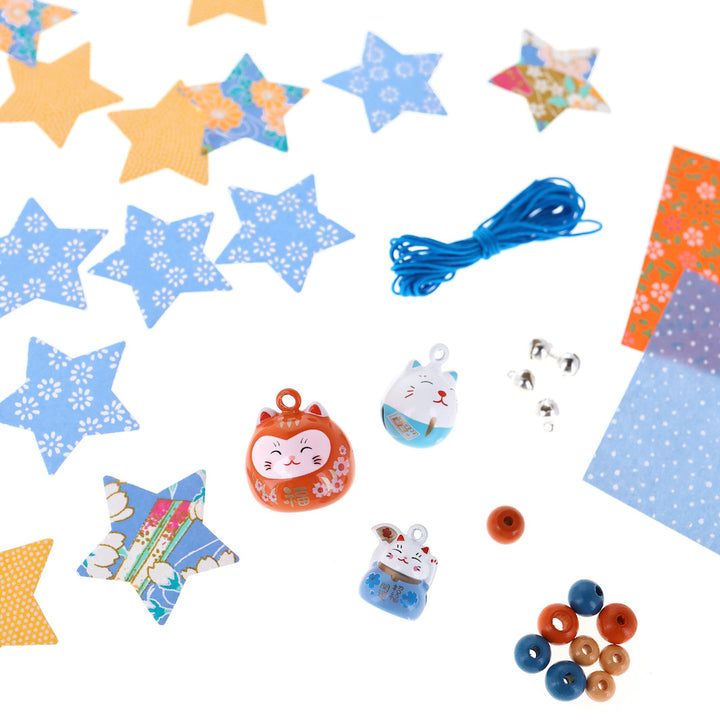 photo packshot dd'un détail du matériel du kit guirlande porte-bonheur bleu pervenche, jaune safran et rouge orangé « louisiane » adeline klam