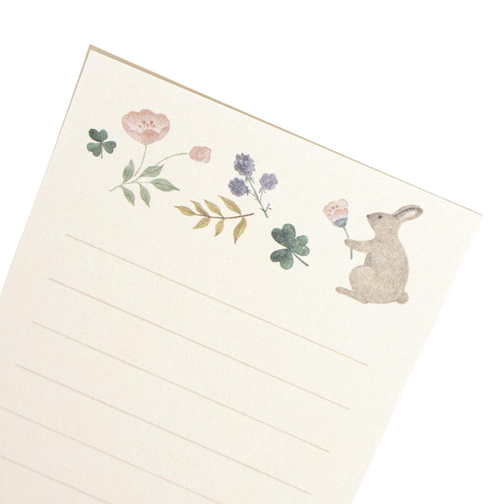 photo packshot du détail du papier à lettre du mini set de 10 papiers à lettre et 5 enveloppes roses aux motifs de lapin, de trèfle et de fleurs de nb bo., ltd. japan