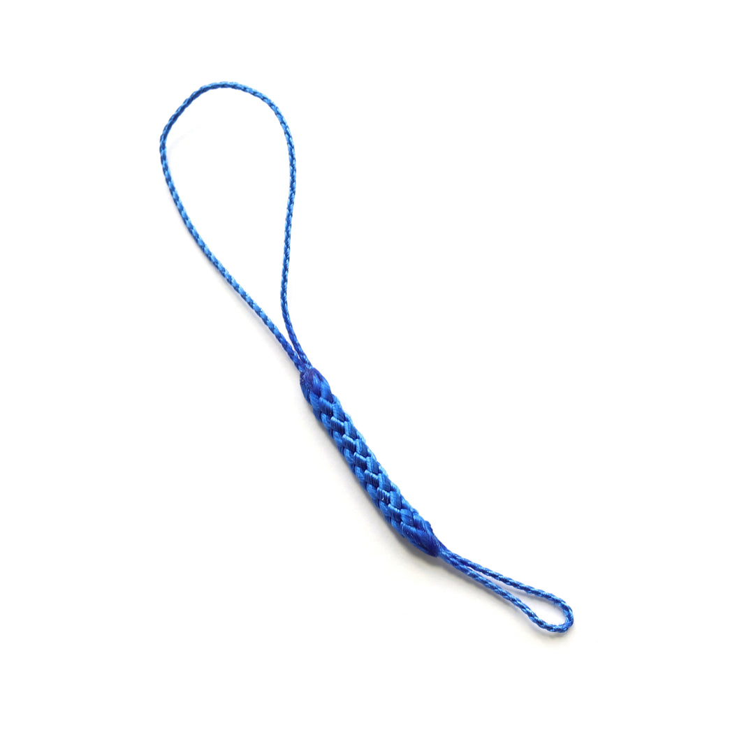 photo packshot d'une dragonne pour attache de porte-clefs de couleur bleu moyen
