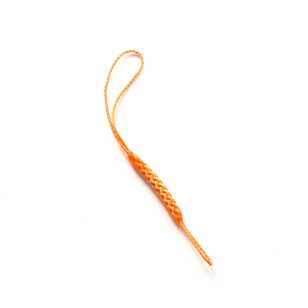 photo packshot d'une dragonne pour attache de porte-clefs de couleur orange
