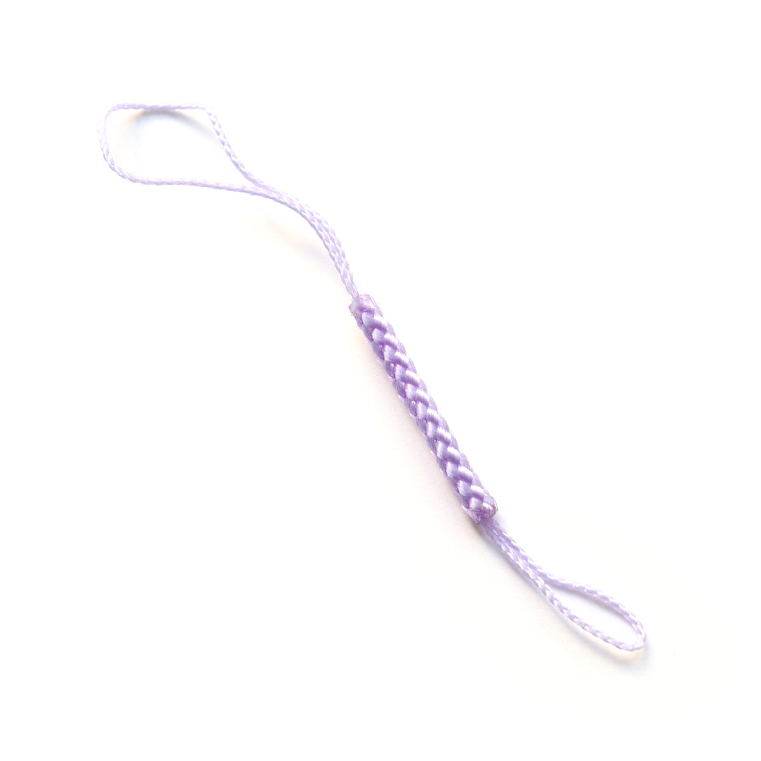 photo packshot d'une dragonne pour attache de porte-clefs de couleur violet lilas