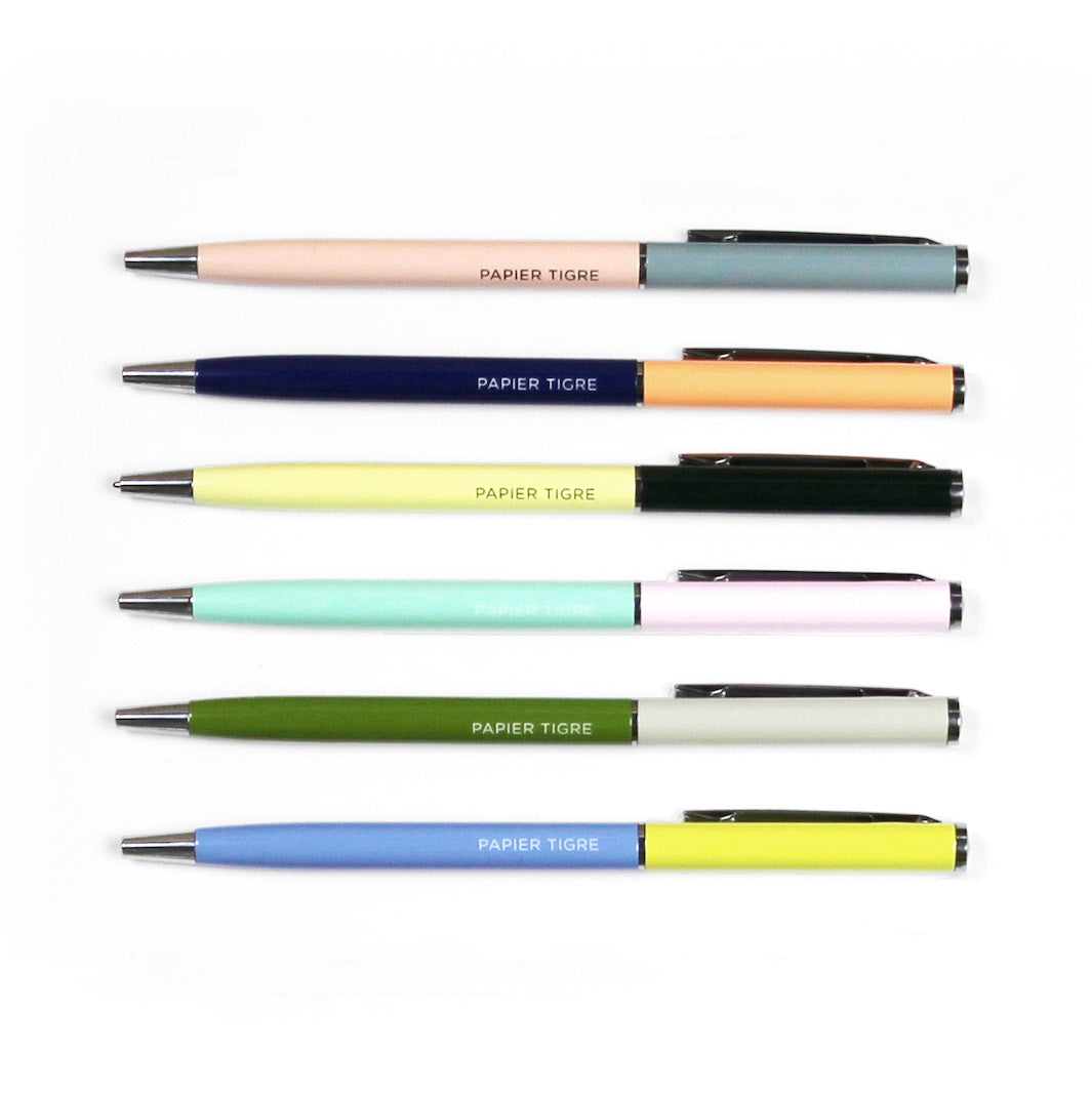 photo packshot de face de l'assortiment de stylo bille bicolore 0,7mm et encre noire papier tigre