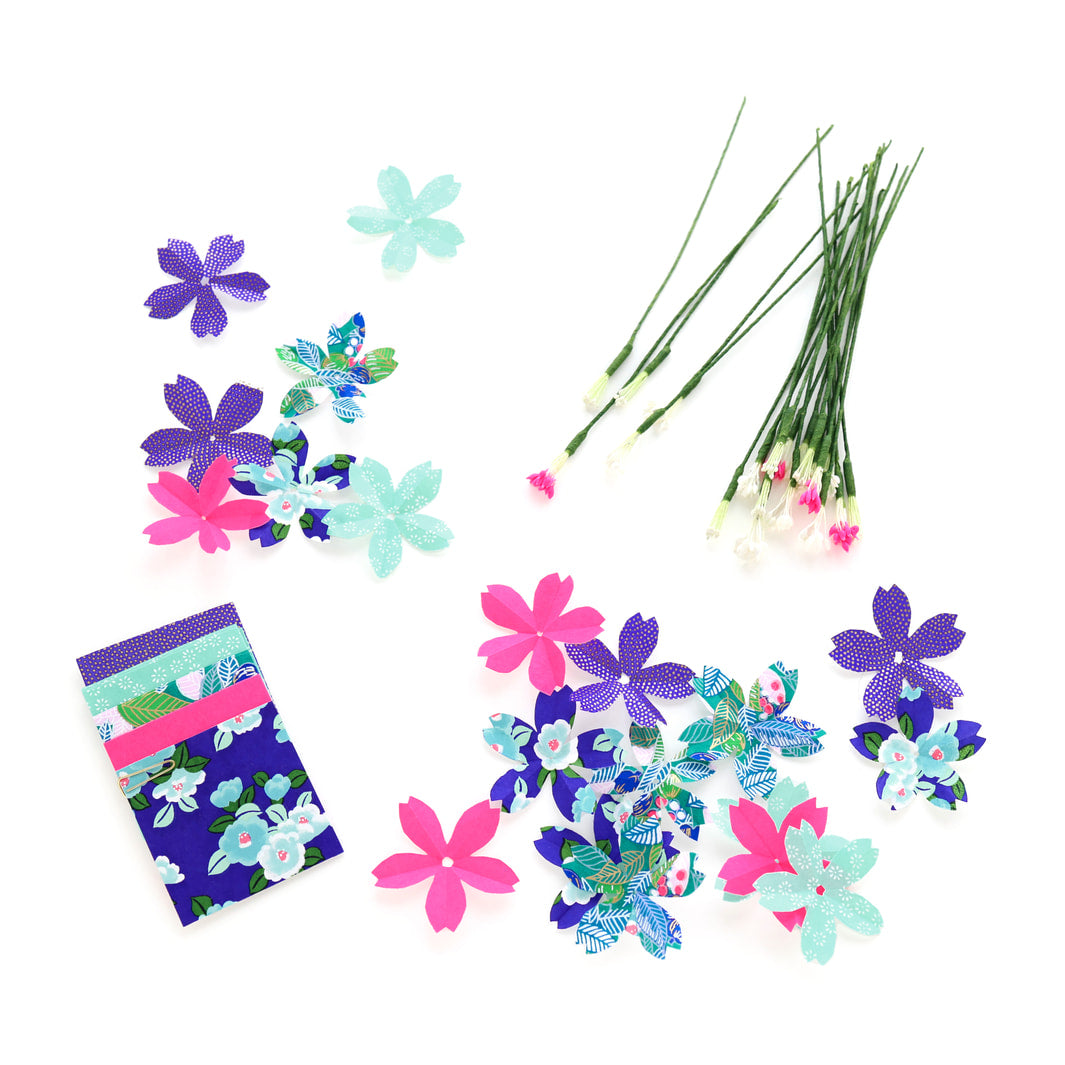 photo packshot des fleurs fabriquées du kit bouquet de fleurs de cerisier dans les tons bleu nuit, vert d'eau et rose fluo « fantastique » adeline klam