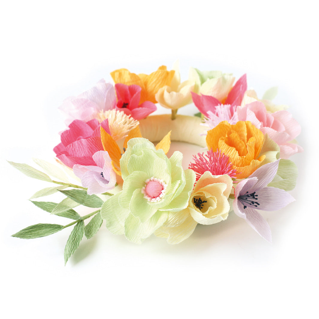 photo packshot des fleurs montées sur couronne du kit bouquet de fleurs de en crépon dans les tons jaunes, roses, orange et verts « agrume » adeline klam