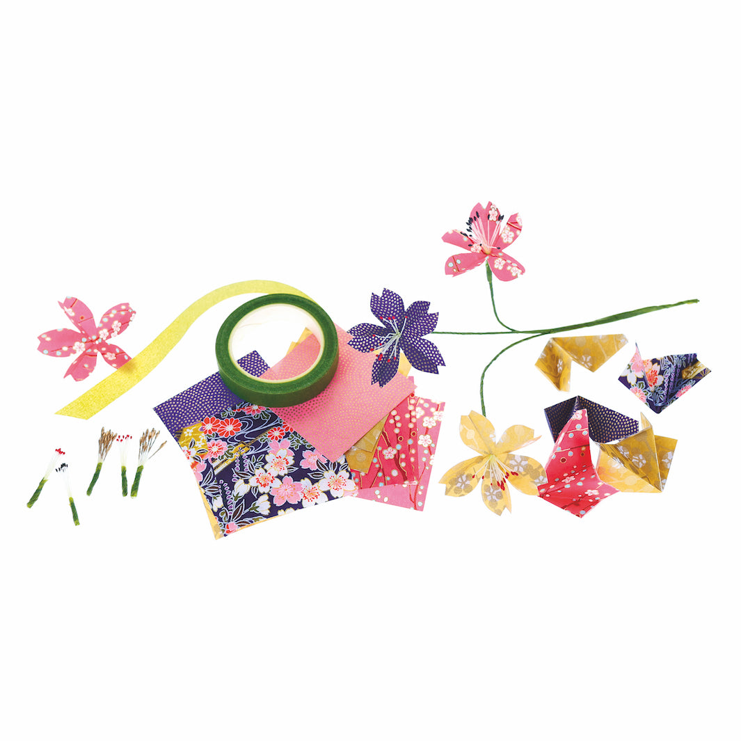 photo packshot des fleurs montées posées à plat du kit bouquet de fleurs de cerisier en papier japonais violet, bleu nuit, jaune moutarde et rose « kimono » adeline klam
