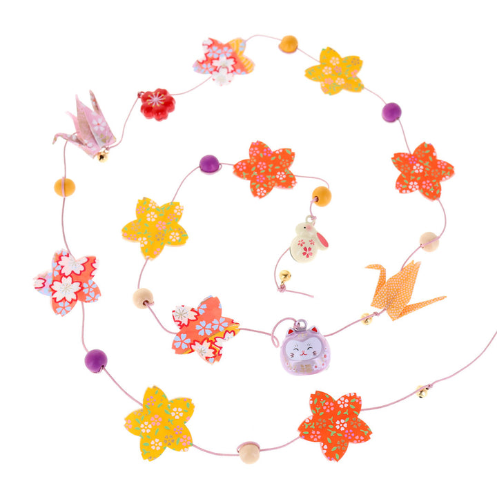 photo packshot de la guirlande montée du kit guirlande porte-bonheur jaune, rose, mauve et rouge « pondichéry » adeline klam