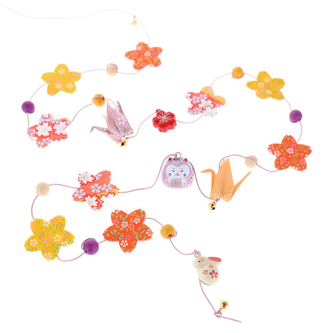 photo packshot de la guirlande montée du kit guirlande porte-bonheur jaune, rose, mauve et rouge « pondichéry » adeline klam